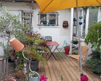 Le Poinçon renversé Cozy and green - Blois - Innenhof