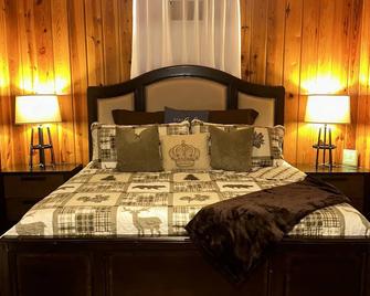 Peaceful and secluded getaway in Saline County - Benton - Bedroom