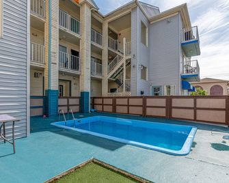 هوتل شارلي فيلاز باي ذا بيتش - سياسيدي هايتس - حوض السباحة