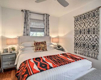 Modern Bungalow w/ Santa Fe Charm 2 Mi to Plaza - Santa Fe - Bedroom