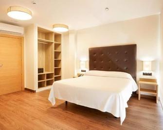 Hotel Arias Aeropuerto - Santiago del Monte - Slaapkamer