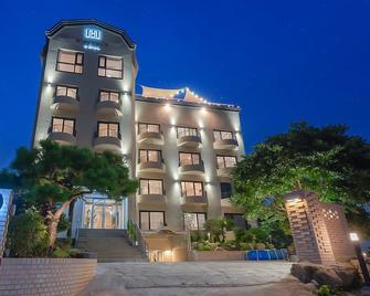 Geoje Mongdol Beach H Avenue Hotel - Geoje - Gebäude