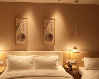 Jianguo Puyin Hotel (Qingdao Wusi Square Qingdao University Branch) - Qingdao - Habitación