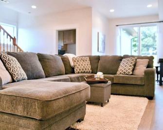 Private Willamette Valley Retreat Near State Park! - Molalla - Sala de estar
