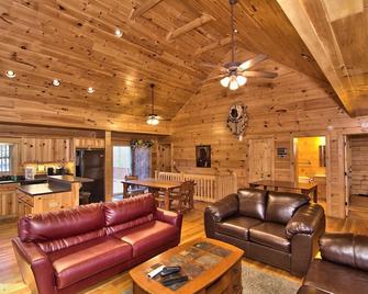 5br 3ba Cabin Slps 18, Great For Bachelor Parties/Reunions, Free Linens. Wifi - White Haven - Obývací pokoj