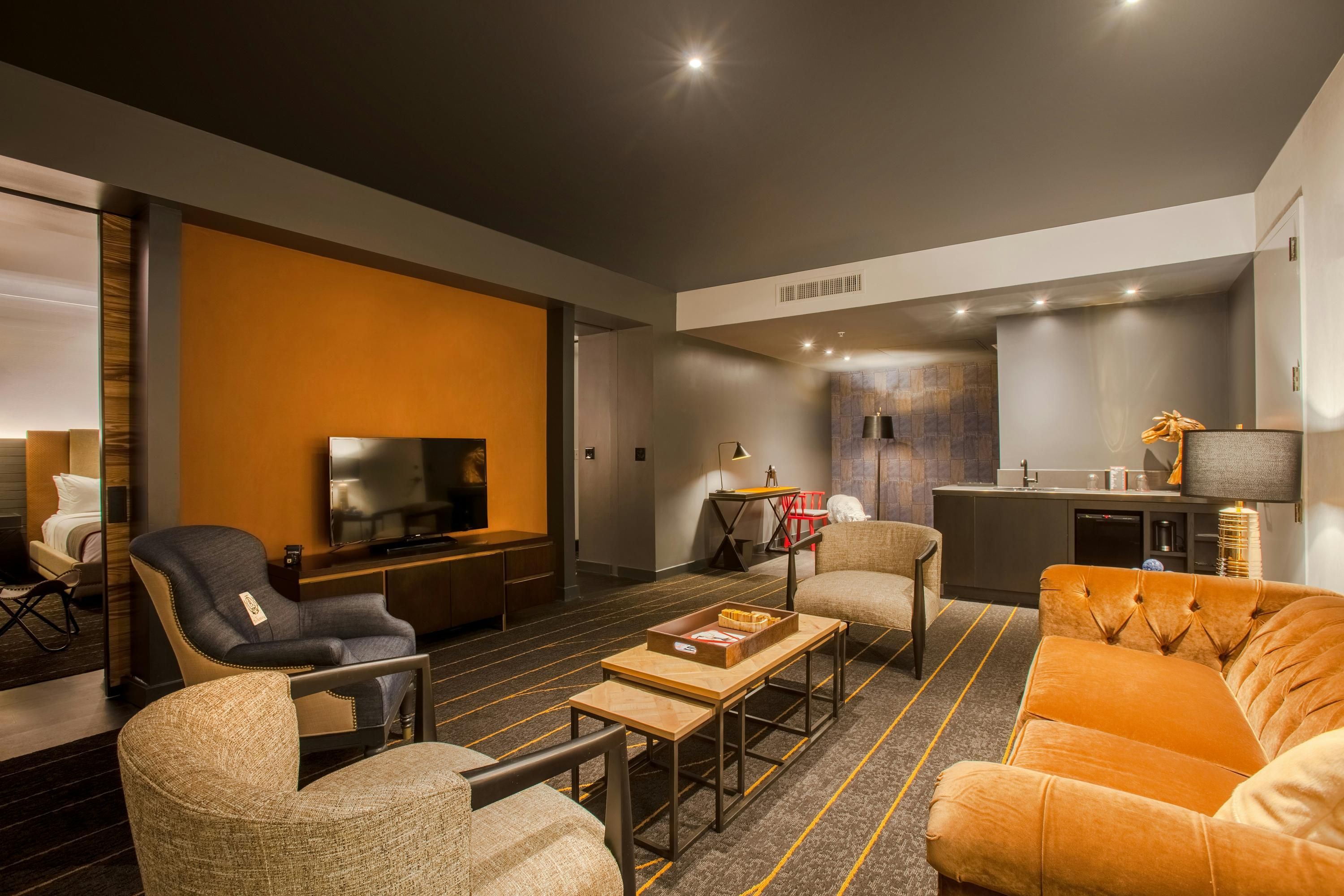 The George - קולג' סטיישן - סלון