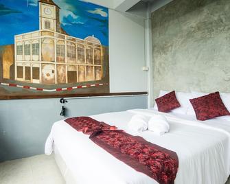 Beehive Phuket Old Town Hostel - Phuket City - Bedroom