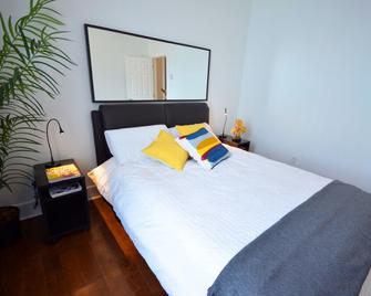 Likeahotel - Le Chambord - Montreal - Bedroom