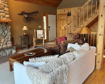 Private Wooded Retreat on Leech Lake! - Walker - Living room