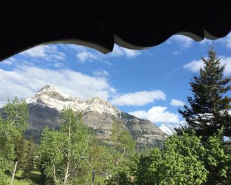 Northland Lodge - Waterton - Vista del exterior