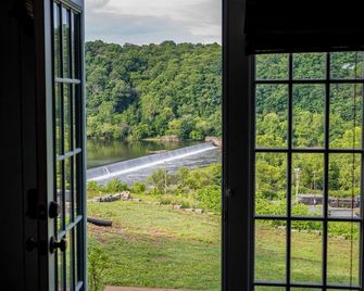 River View Downtown Private Historic Apt! - Lynchburg - Balkon