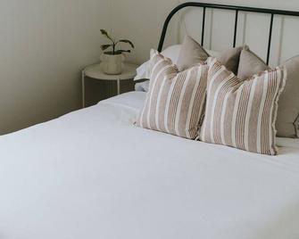 Beecomb House Modern Water View House - Charlottetown - Schlafzimmer