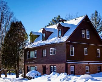 Perfect Reunion House! Fire. Ski. Pool. Dogs! - Manchester - Edificio