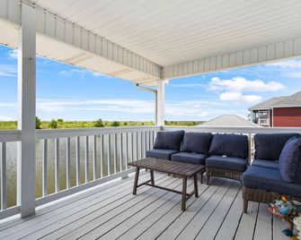 Bayou Manor: 3br House - Slidell - Balcon