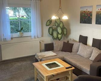 Modern holiday home for 4 people - Mücheln (Geiseltal) - Sala de estar