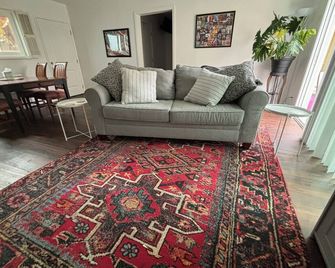 Charming 1-Bd house with WiFi and AC in Bixby Knolls/Virginia Country Club - לונג ביץ' - סלון