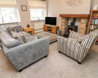 9 Tower Street - Richmond - Living room