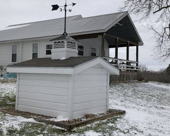 Guest House at the Brown Ranch - La Grange - Budova
