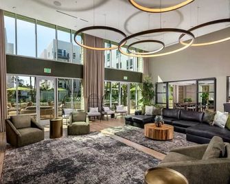 Premium Stay 10 Min from Disneyland With Pool & Gym - Santa Ana - Lounge