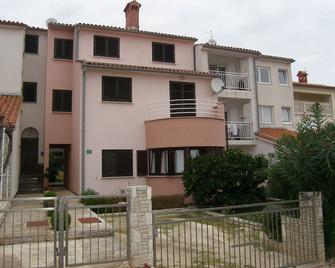 Lorena Apartments in Pula - Пула - Будівля