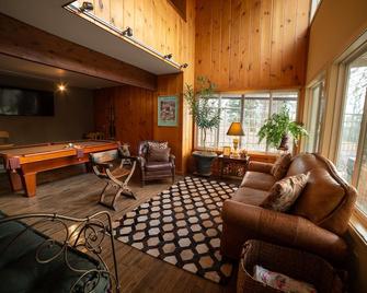 Mountain House - A Private Rustic Oasis With Goats! - New Hope - Living room