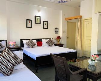 Gadh Ganesh Homestay - Udaipur - Bedroom