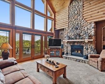 amazing cabin with private lake accesses - McHenry - Wohnzimmer