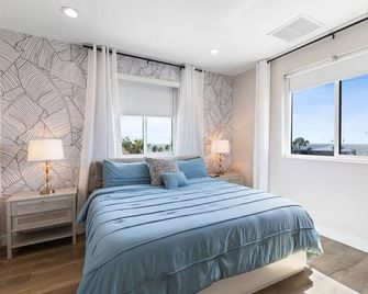 Beach! Large Spa. Ocean Views - Treasure Island - Bedroom