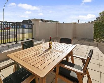 Roberts Retreat - Taupo Holiday Home - Taupo - Balcony