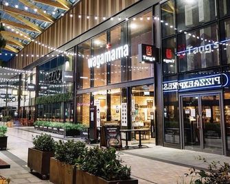 Lovely 1 bedroom, with parking & patio, 5 min walk from Lexicon & Train Station - Bracknell - Building