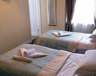 The Market Inn Hotel - Castle Douglas - Bedroom