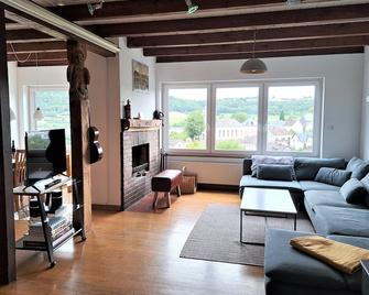 Haus mit idyllischem Seeblick - Schalkenmehren - Huiskamer