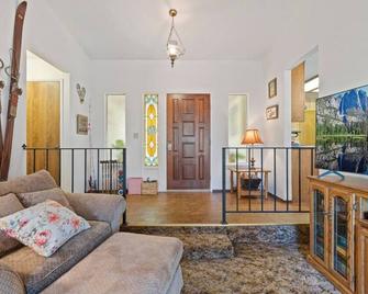 Nestled in the Pines - Rustic 2-Bedroom Cabin - Twain Harte - Living room