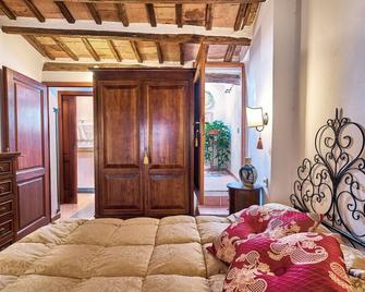Charming flat Siena city center close Piazza del Campo - Siena - Sypialnia