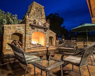 Nature's Inn Bed and Breakfast - Ahwahnee - Patio