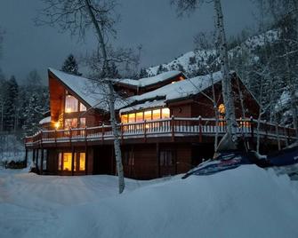 Incredible Mountain, Lake, and Golf Course Views, awesome Star-Filled nights. - Thayne - Building