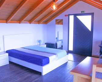Studio One | Ocean View | Perfect Budget Couple's Retreat With Free Wifi - Fajã da Ovelha - Habitación