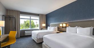 Comfort Inn and Suites - Kingston - Bedroom