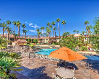 Desert Oasis by Vacation Club Rentals - Cathedral City - Piscina