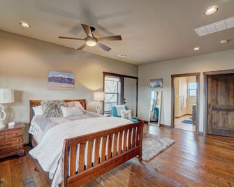 Cabin W/ Sunsets Lakes Wichita Wildlife Refuge Mntn. Biking Hiking Fish Climbing - Medicine Park - Bedroom