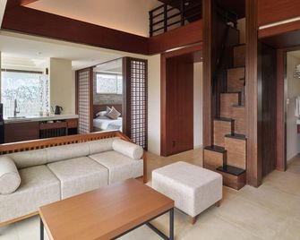 Adventures Island Koyaruzawa Lodge - Sakura - Wohnzimmer