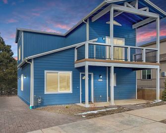 Tiny Timber Tree Home New - Flagstaff - Edificio
