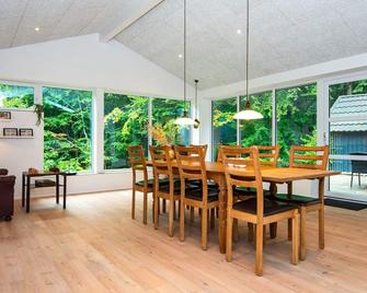 Lovely Holiday Home in Aabenraa near Sea - Åbenrå - Eetruimte