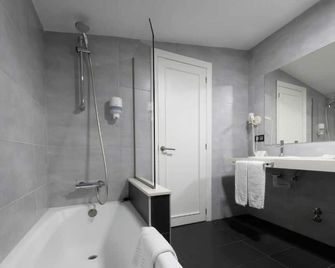 Hotel La Palma de Llanes by gaiarooms - Llanes - Bad