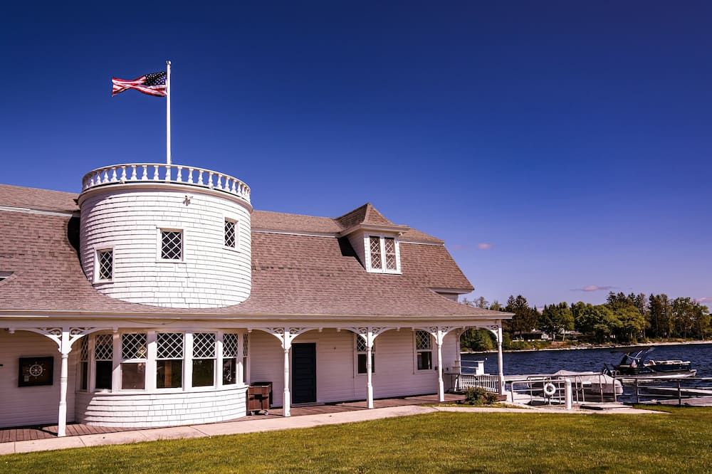 Valcour Inn & Boathouse - Peru - Gebouw