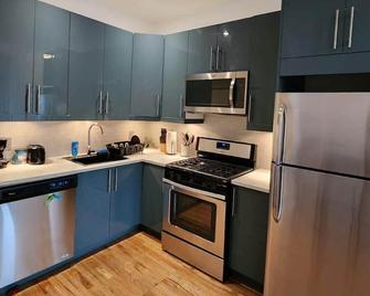 Deluxe Studio minutes from NYC! - Union City - Kitchen