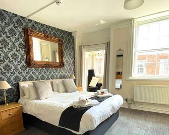 The Crown and Cushion - Windsor - Bedroom