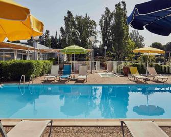 ibis Styles Marseille Provence Aéroport - Vitrolles - Pool