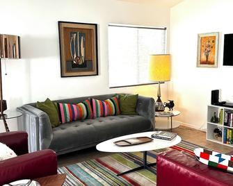 Palm Spring Style. Private Pool. Views. Pet Friendly. Sleeps 6. Quiet. - Palm Springs - Sala de estar