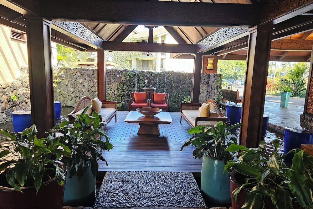 Gorgeous Remodeled hotel suite in Princeville w/ pools & beach access, sleeps 4 - Princeville - Patio